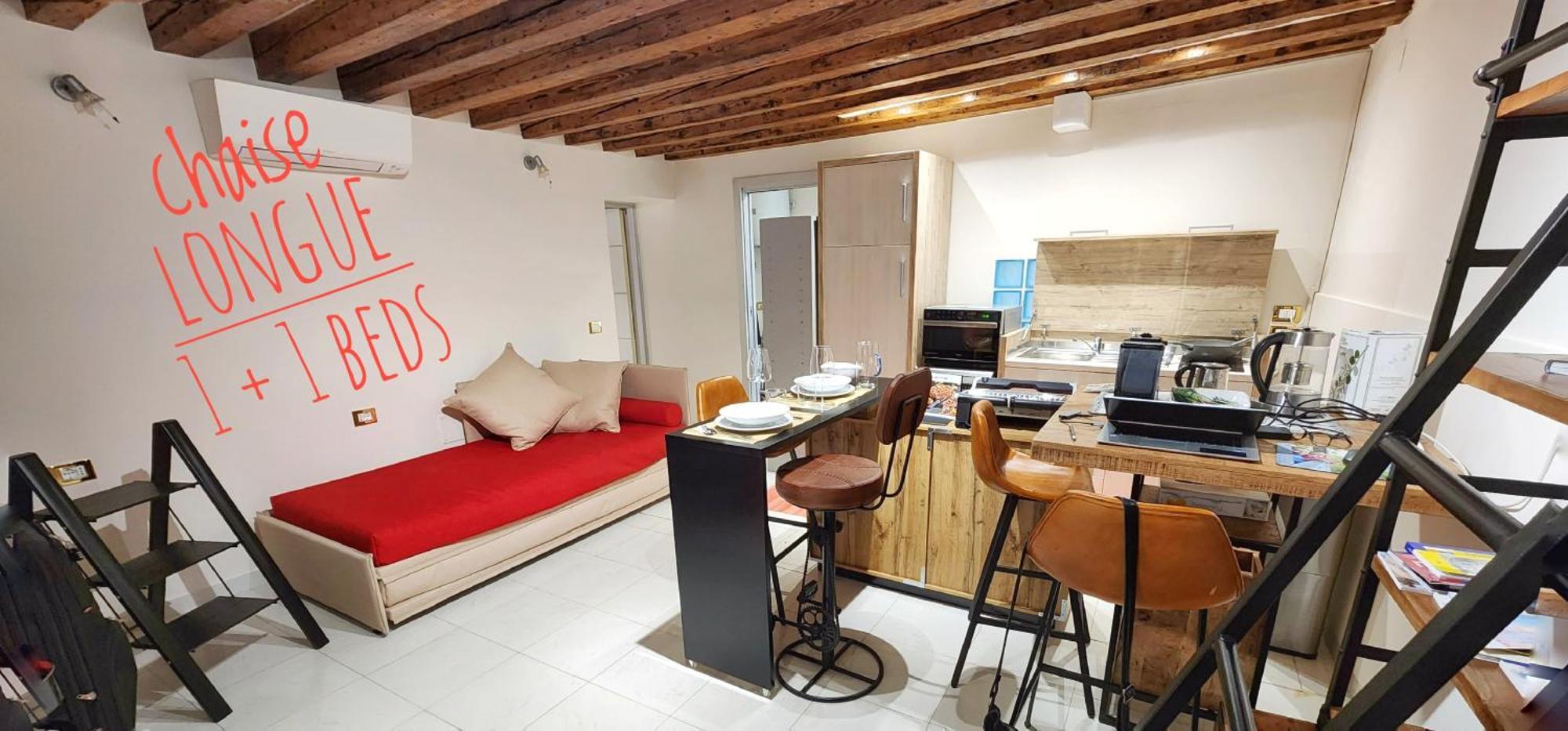 Apartment 5 Schei De Mona: Venetian-style Concierge Service Venice